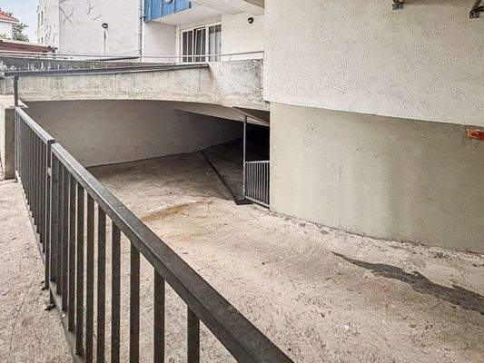 Einfahr Tiefgarage