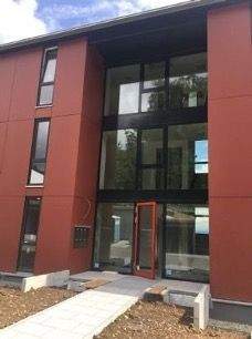 Hauseingangsbereich mit Lift u. Treppenhaus.jpg