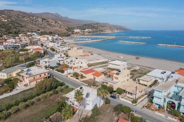 Kreta, Kolymvari: Renovierungsprojekt am Strand zu verkaufen