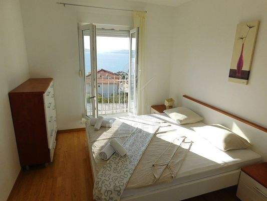 Zwei traumhafte Schlafzimmer mit Meerblick