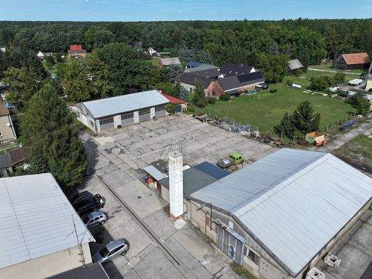 Werkstatthalle + Unterstände