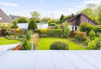 Ausblick vom Dachgeschoss zum Garten