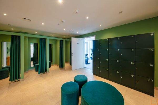 Grünblick_Umkleideräume_Wellness_Sauna