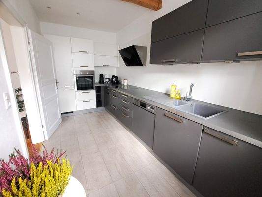 EG hochwertige Einbauküche