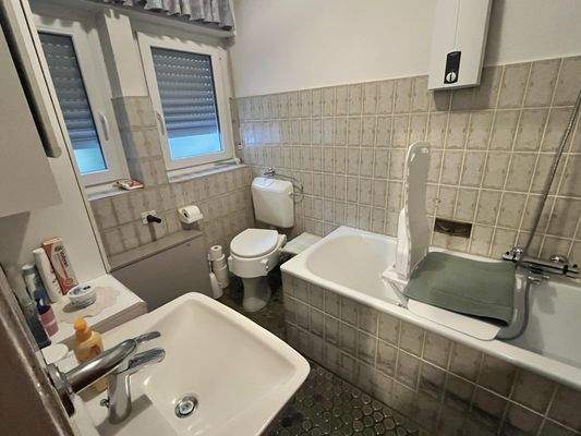 Badezimmer Obergeschoss-Wohnung