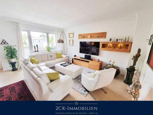 lichtdurchflutetetes Wohnzimmer