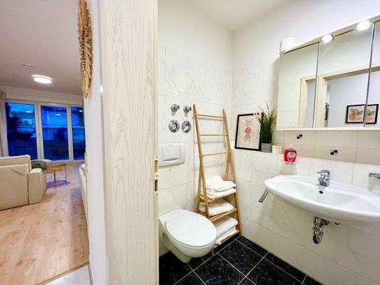 Badezimmer mit Dusche