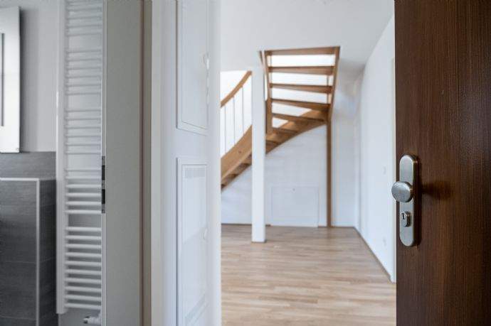 * !!!!!!!!!!!!!!!!!!!!! tolle 3-Raum-DG-Maisonette- Wg.- DIE HABE ICH GESUCHT  !!!!!!!!!!!!!!!!!!!!!   *