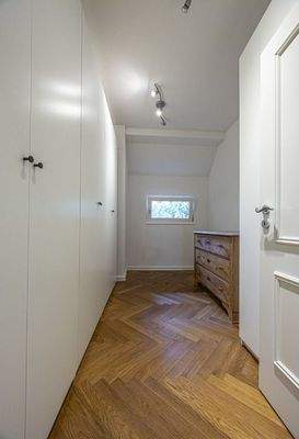 Ankleide-oder-Arbeitszimmer