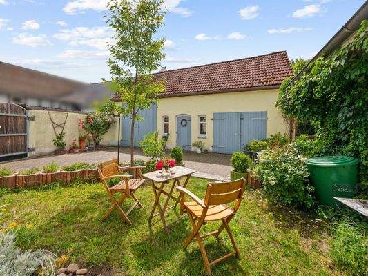 Nebengelass und Garagen