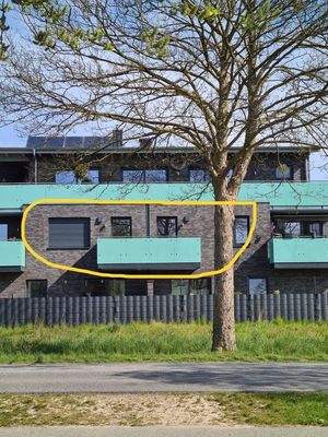 Straßenansicht mit Einrahmung.JPG