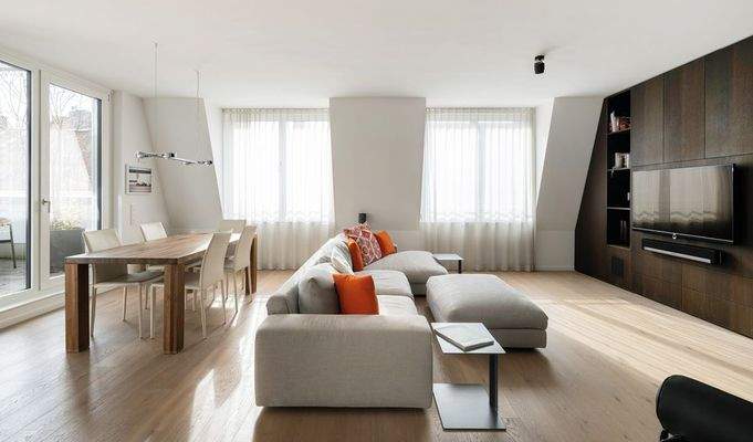 Heller Wohn- und Essbereich