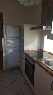 Moderne Küche mit Geräten