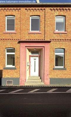 Straßenansicht - Hauseingang