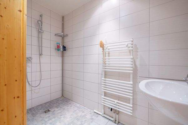 Duschbad im Erdgeschoss