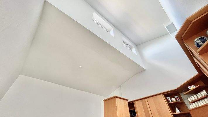 2-ZW / Oberllichter Küche/Flur