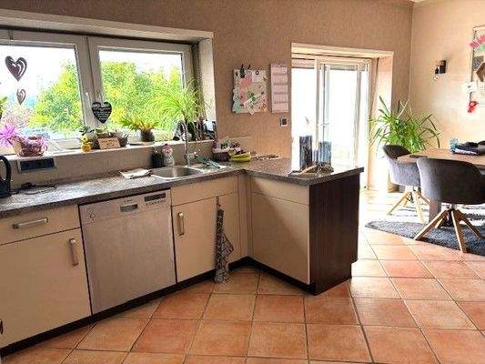 offene Küche mit Blick zur Terrasse