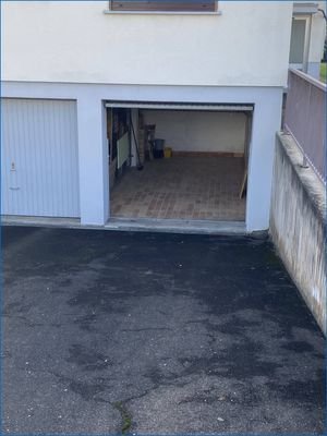 Garage im Haus rechts