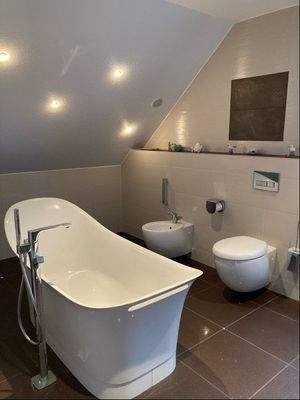 moderner Bad / Sanitärbereich