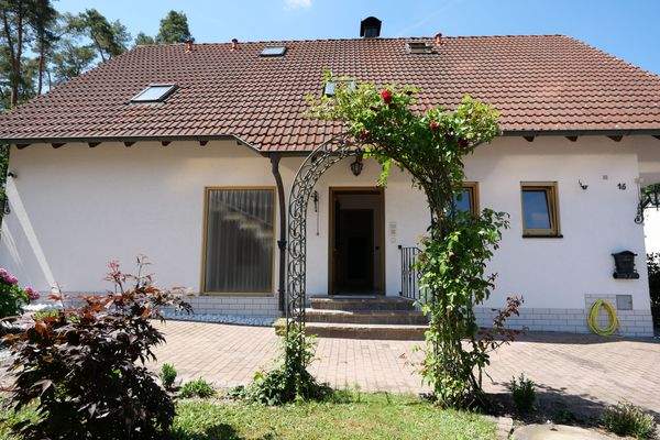 überdachter Hauseingangsbereich 