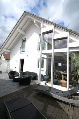 028 Terrasse mit Blick auf Wintergarten