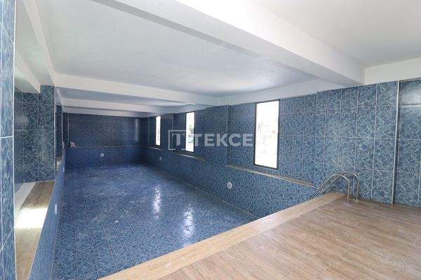 Apartments in a Complex with Swimming Pools in Mersin