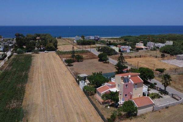 Kreta, Tavronitis: Ausgezeichnetes Grundstück in Meeresnähe zum Verkauf