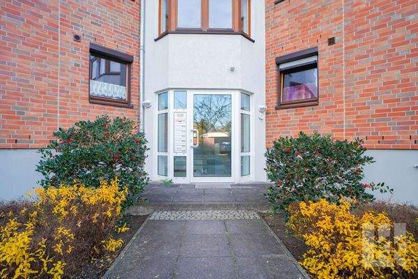 Der Eingang der gepflegten Wohnanlage