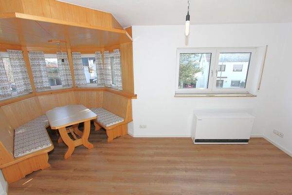 ... gemütlicher Erker mit Einbaumöbel ...