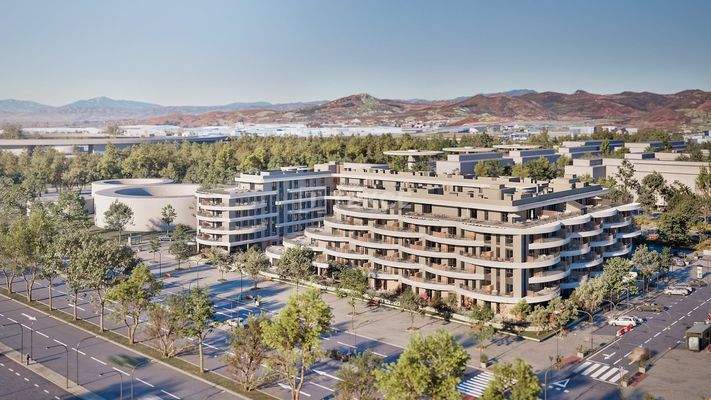 Bright Homes with a Pool in the University Area in Málaga