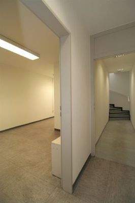 Flur von Kellertreppe zum Lagerraum