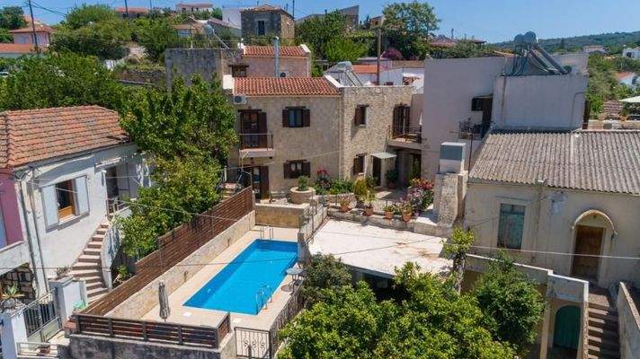 Kreta, Armeni bei Chania: Traditionelles Steinhaus mit privatem Pool zu verkaufen