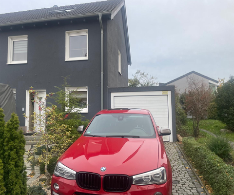 Haus- und Garagenansicht.png