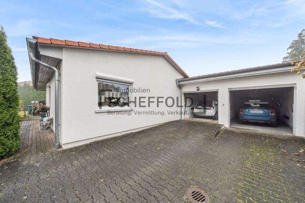 Stellplätze und Garagen