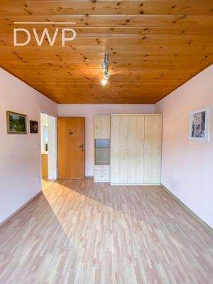 Geräumiges Schlafzimmer