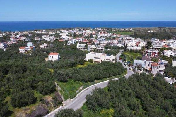 Kreta, Tavronitis: Erstklassiges Grundstück in der Nähe des Strandes zu verkaufen
