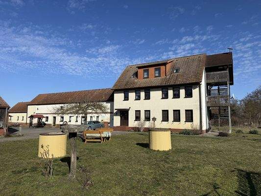 Haupthaus und Nebengebäude