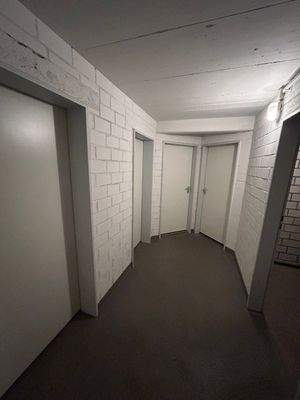 Flur mit drei Türen