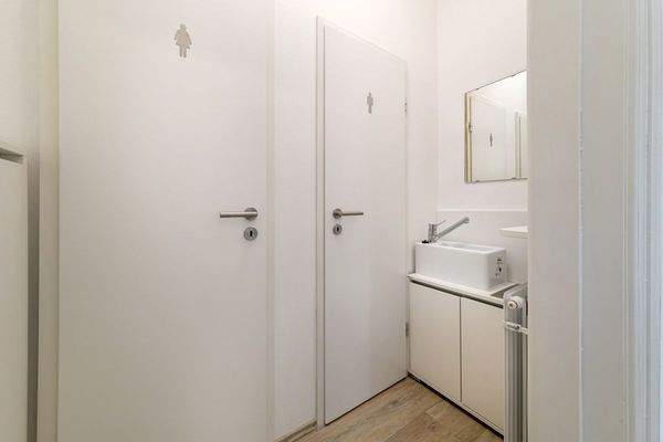 2 OG Links: Büro/Wohnung (Leerstand) - Toiletten