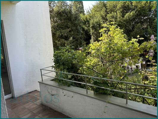 12 Balkon mit Zugang zum Garten