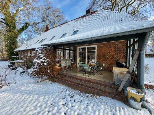 Außenansicht bei Schnee