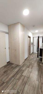 2_Flur 2 Echtholz-Tür und -Schuhschrank