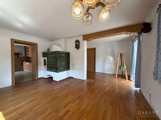 Wohnzimmer mit Kachelofen