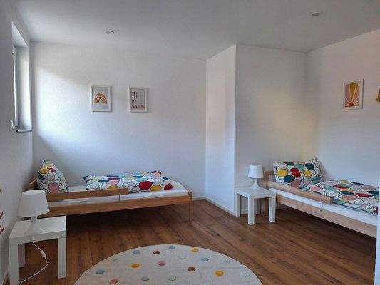  vorne Kinderzimmer OG