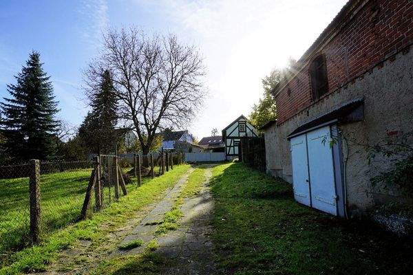 Hinter dem Grundstück (7).jpg