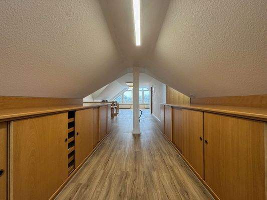 Niesche mit Einbauschränken