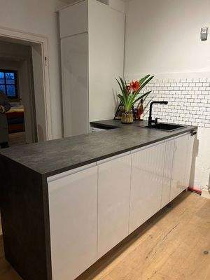 Küchenzeile mit Spüle