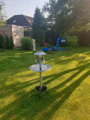 Gepflegter Garten mit Grünfläche und Gestaltungsspielraum für Erholung und Spiel einfach für Gartenliebhaber