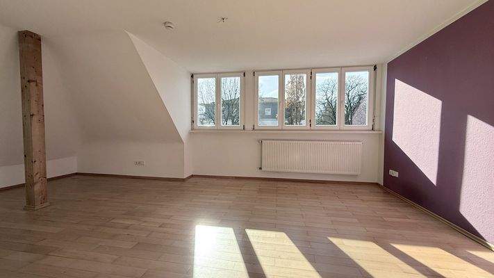 Schlafzimmer - viele Fenster