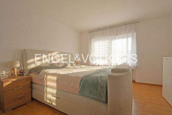 Schlafzimmer mit Ankleideraum im Obergeschoss